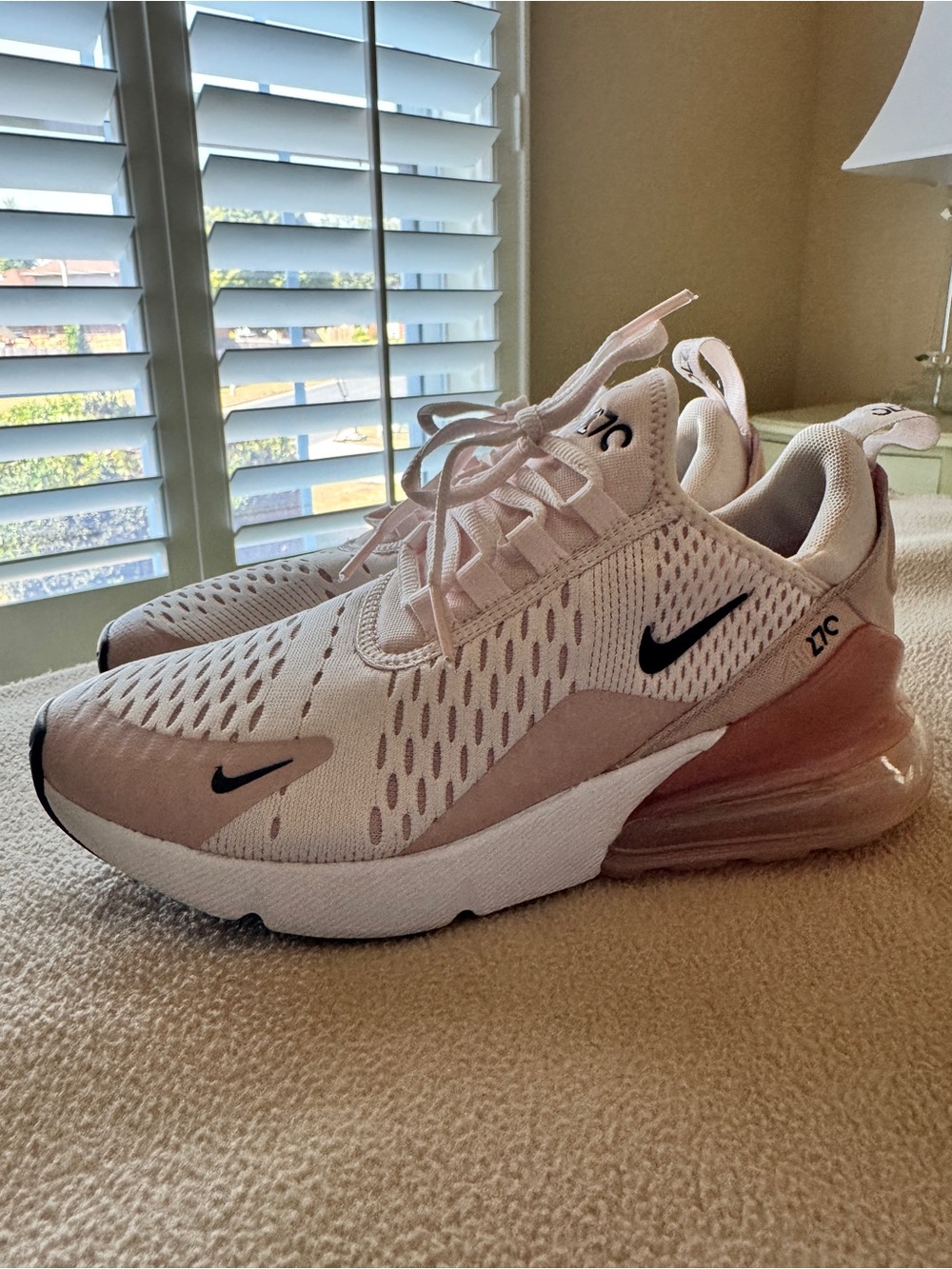 NWOT Nike Air Max 270 Light Soft Pink Women’s Size 6